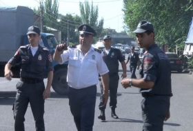 В Ереване из захваченного здания полиции освобождены 5 заложников